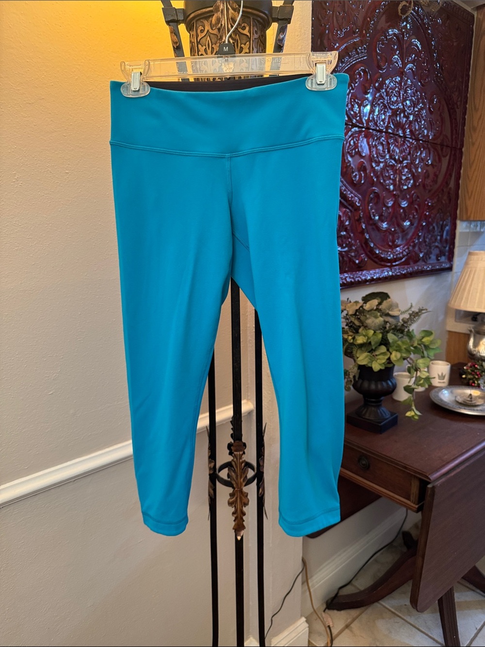 lululemon athletica turquoise capri leggings